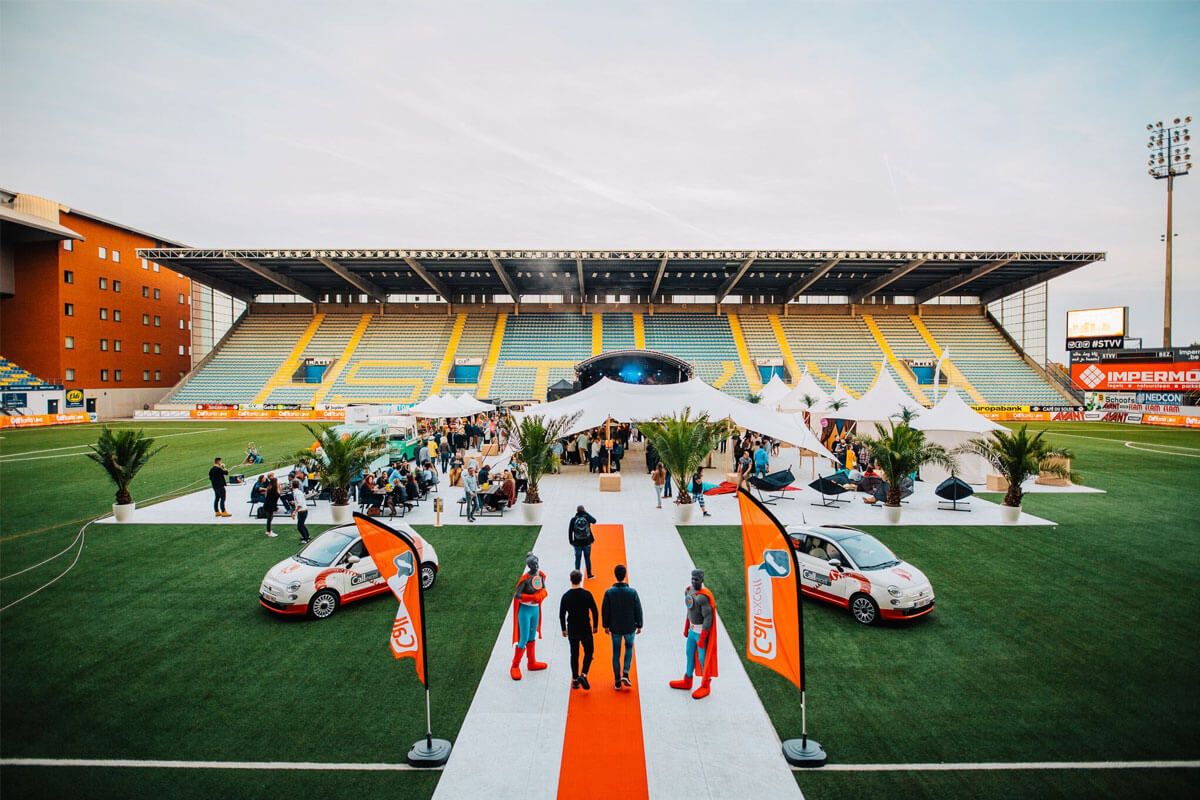 Creating a multifunctional stadium: focusing on multiple sports or adding commercial revenue?